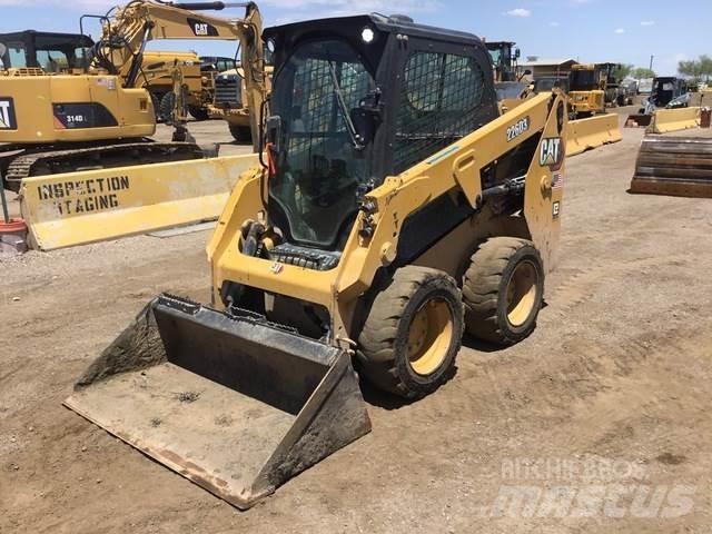 CAT 226D3 Chargeuse compacte