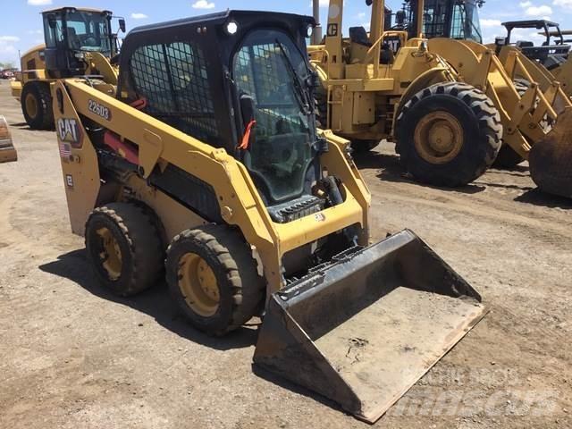 CAT 226D3 Chargeuse compacte