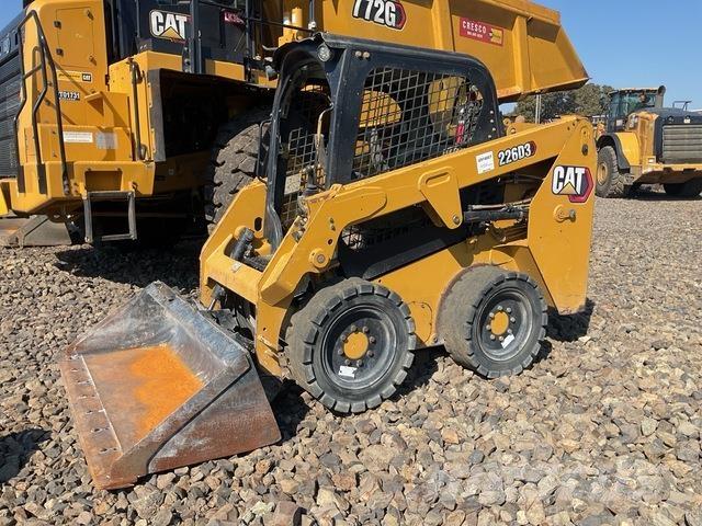 CAT 226D3 Chargeuse compacte