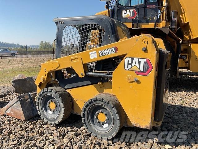 CAT 226D3 Chargeuse compacte