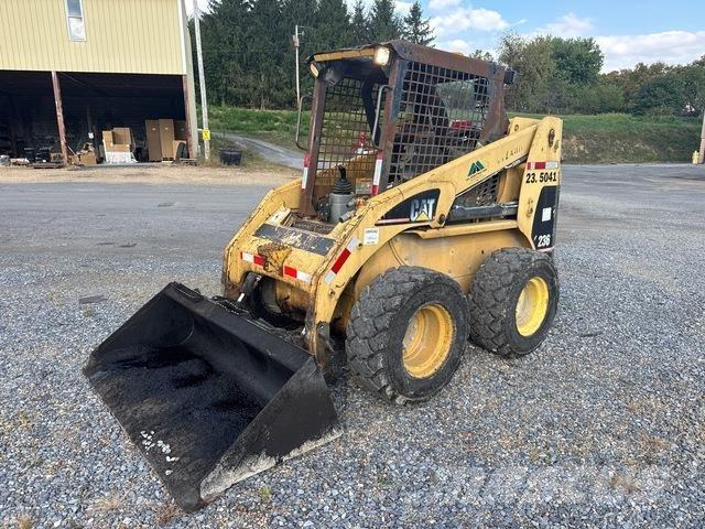 CAT 236 Chargeuse compacte