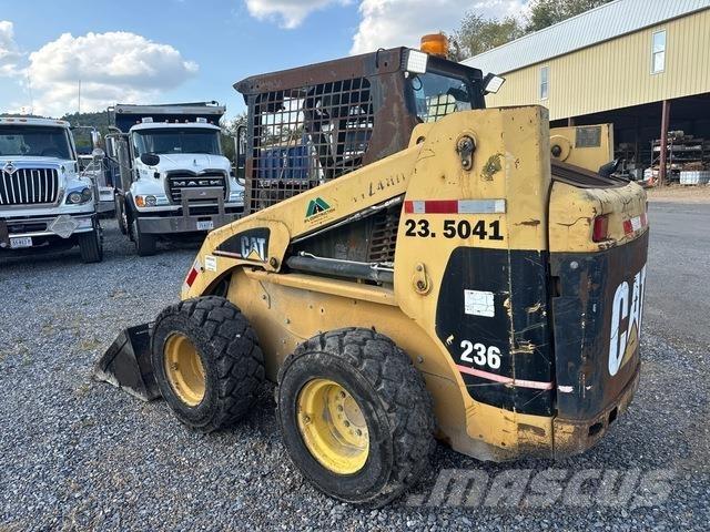 CAT 236 Chargeuse compacte