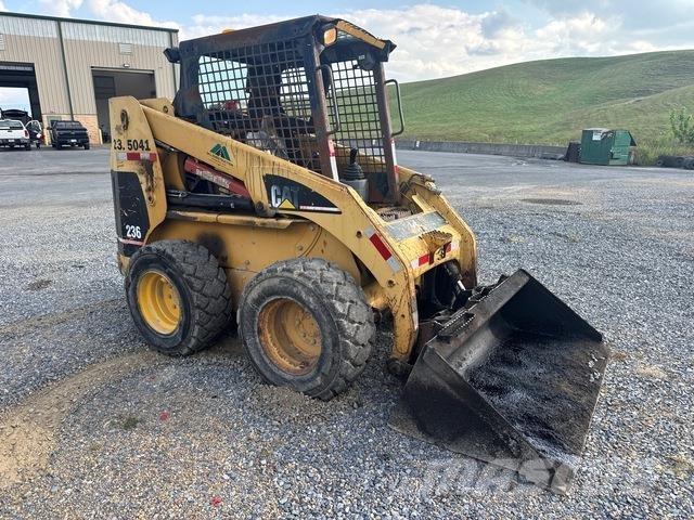 CAT 236 Chargeuse compacte