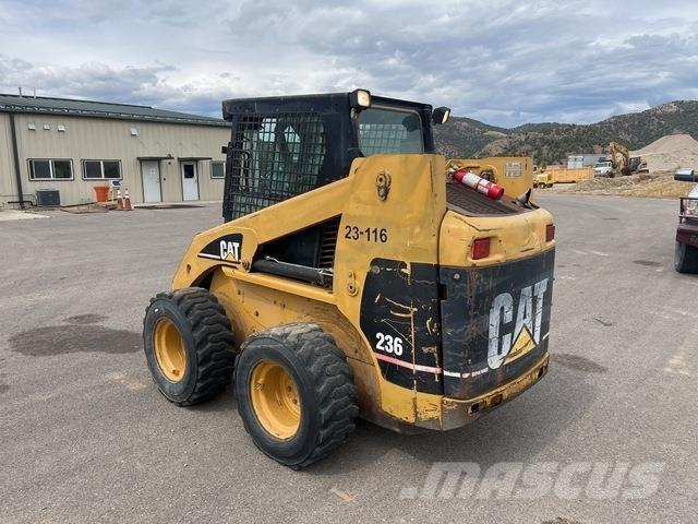 CAT 236 Chargeuse compacte