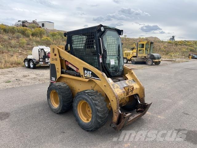 CAT 236 Chargeuse compacte