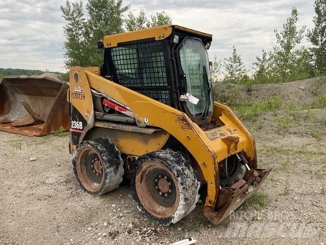 CAT 236B Chargeuse compacte