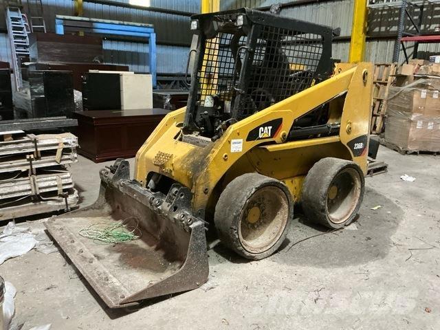 CAT 236B3 Chargeuse compacte