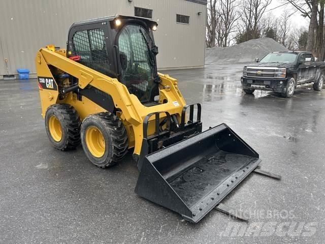 CAT 236D Chargeuse compacte