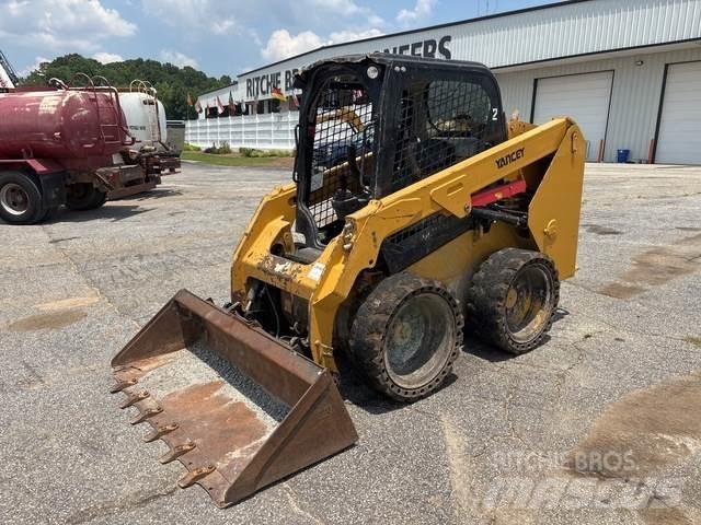 CAT 236D Chargeuse compacte