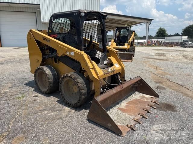 CAT 236D Chargeuse compacte