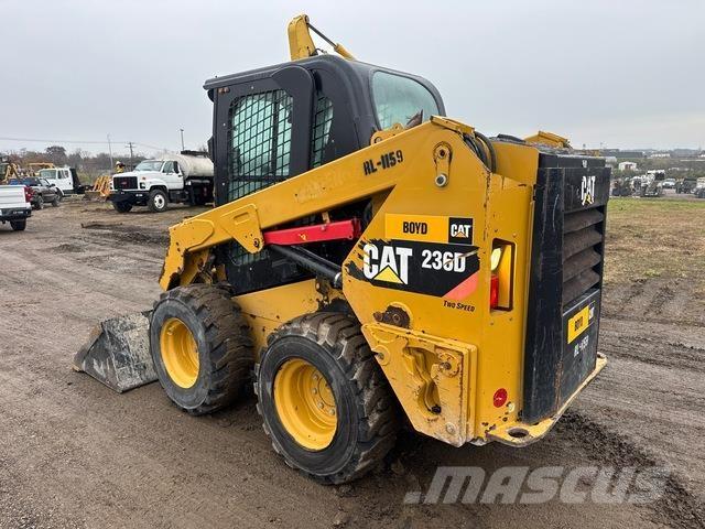 CAT 236D Chargeuse compacte