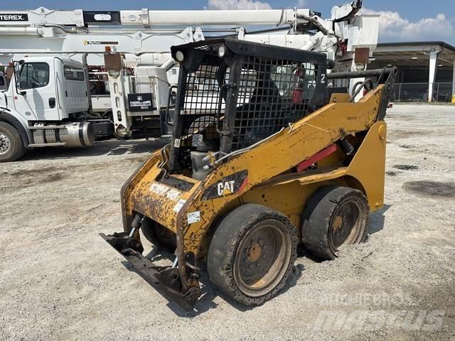 CAT 242B3 Chargeuse compacte