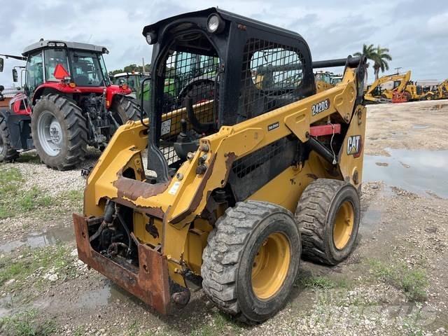 CAT 242D3 Chargeuse compacte