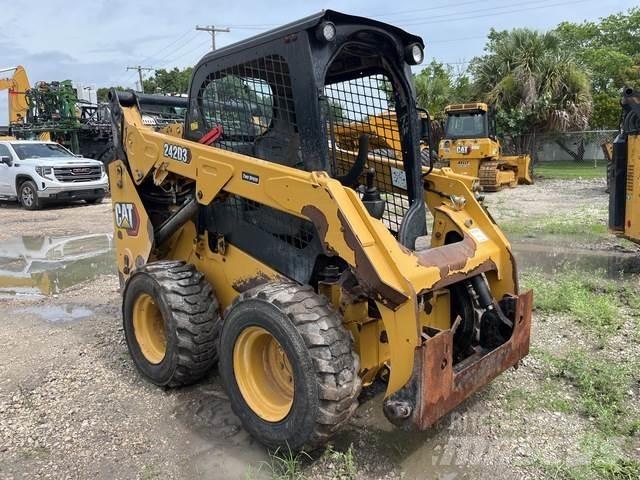 CAT 242D3 Chargeuse compacte