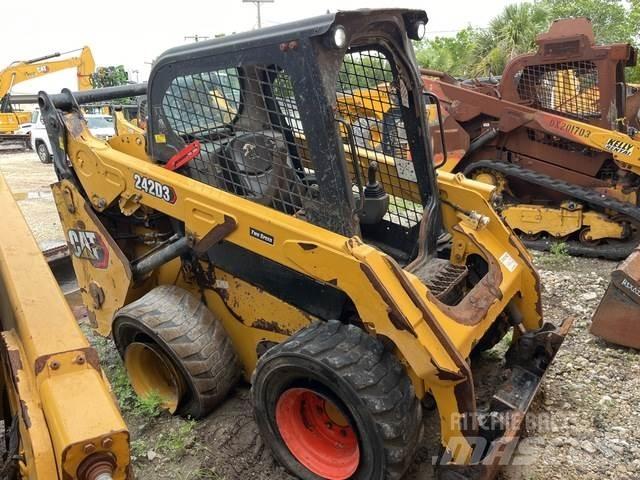 CAT 242D3 Chargeuse compacte