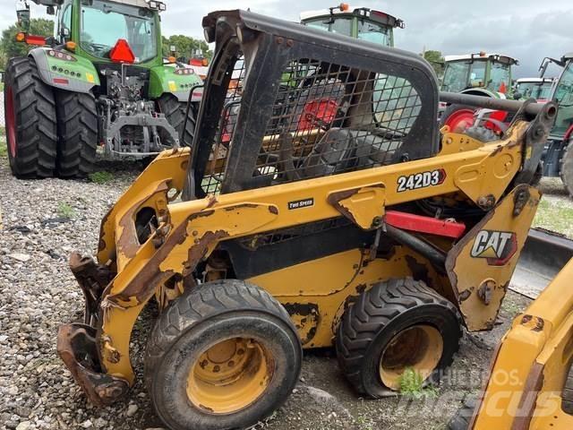CAT 242D3 Chargeuse compacte