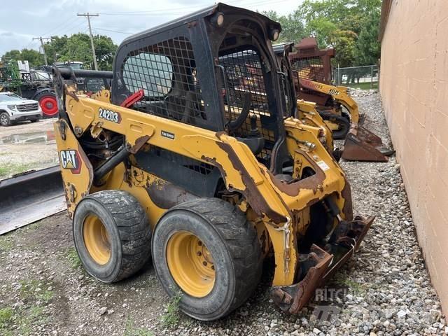 CAT 242D3 Chargeuse compacte