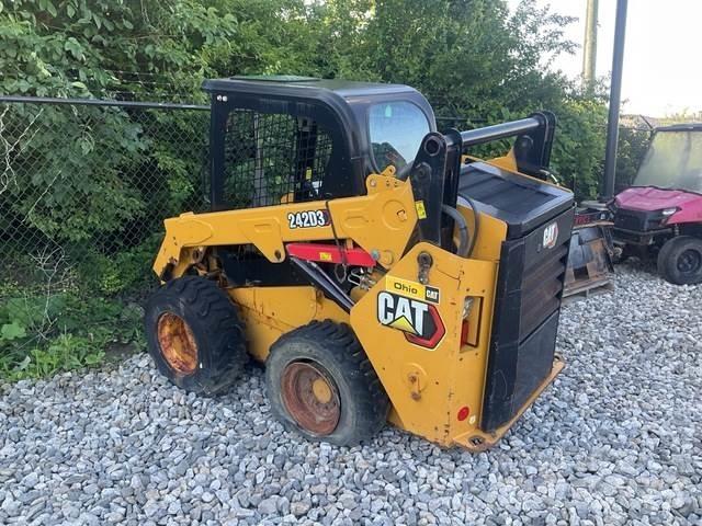 CAT 242D3 Chargeuse compacte