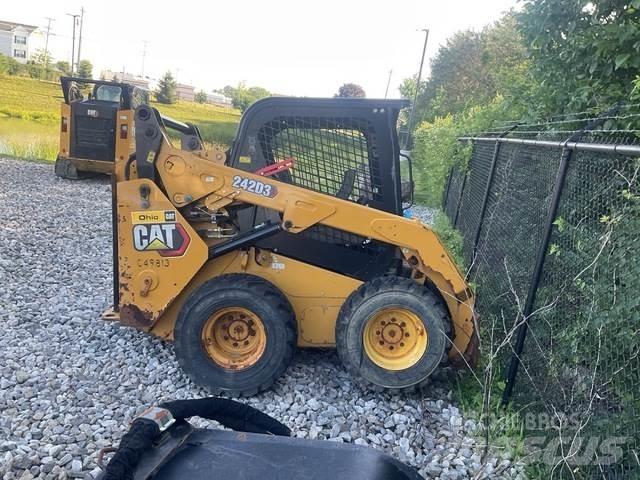 CAT 242D3 Chargeuse compacte