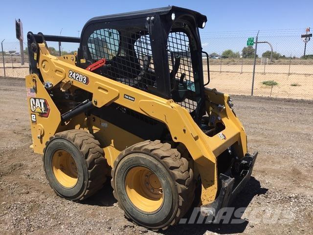 CAT 242D3 Chargeuse compacte