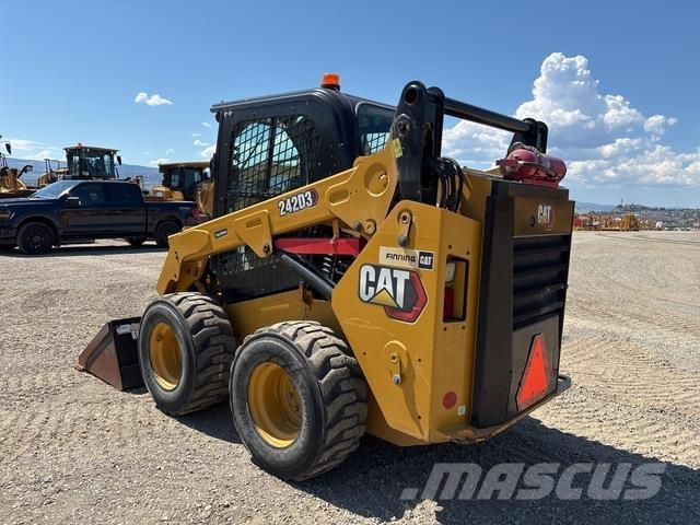 CAT 242D3 Chargeuse compacte