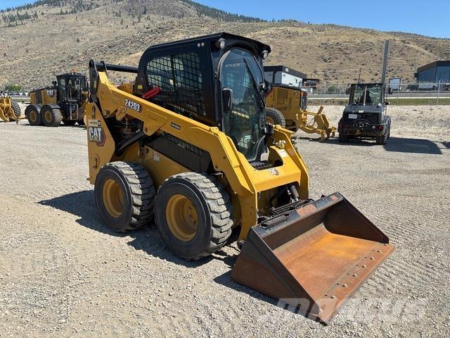 CAT 242D3 Chargeuse compacte