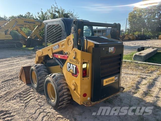 CAT 242D3 Chargeuse compacte