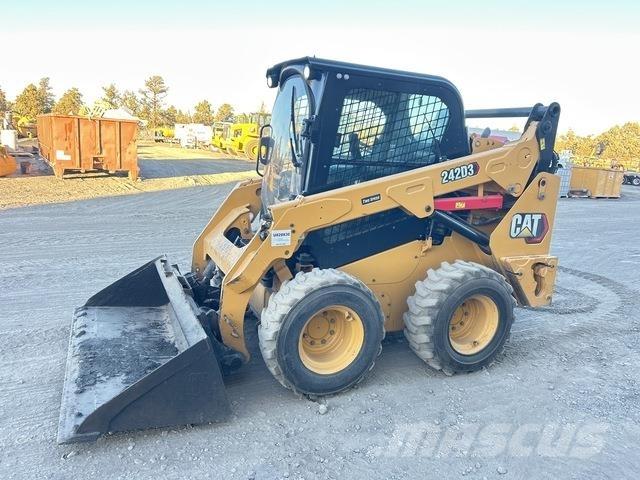 CAT 242D3 Chargeuse compacte