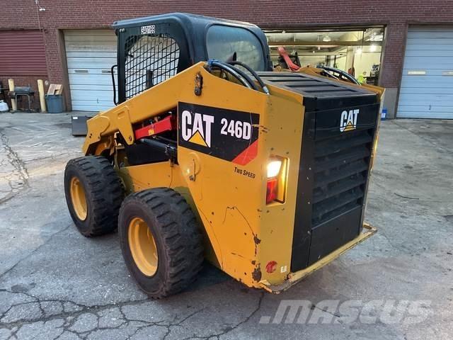 CAT 246D Chargeuse compacte