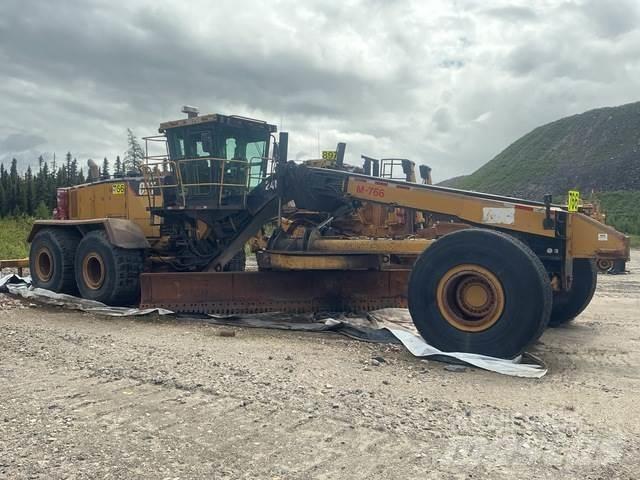 CAT 24M Niveleuse