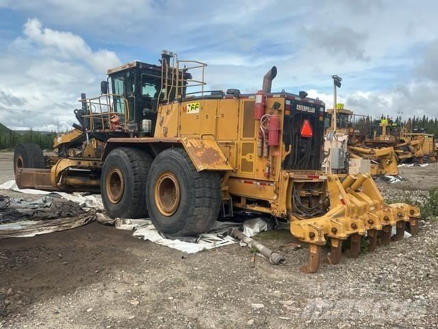 CAT 24M Niveleuse