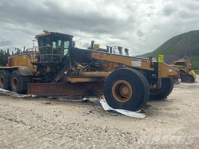 CAT 24M Niveleuse
