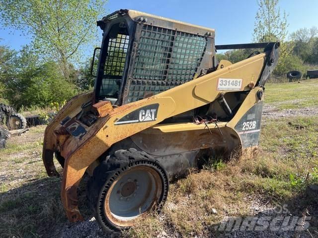 CAT 252B Chargeuse compacte