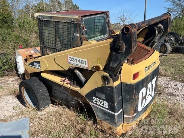 CAT 252B Chargeuse compacte
