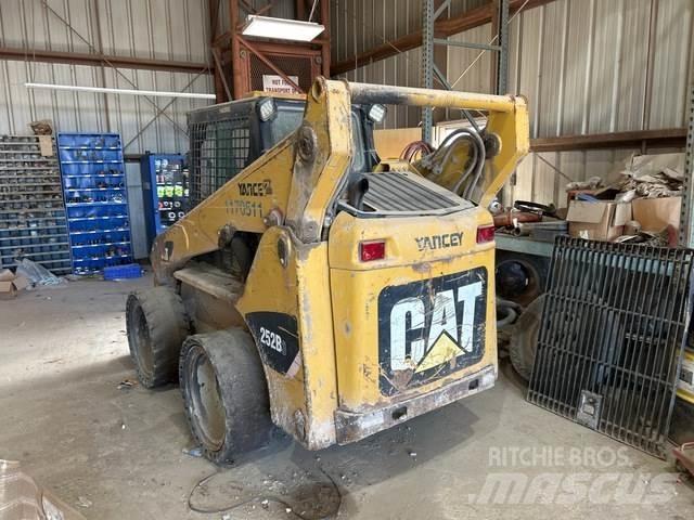 CAT 252B Chargeuse compacte