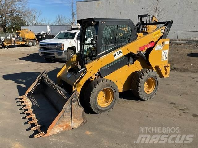 CAT 272D2 Chargeuse compacte