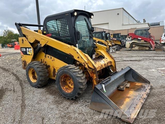 CAT 272D2 Chargeuse compacte