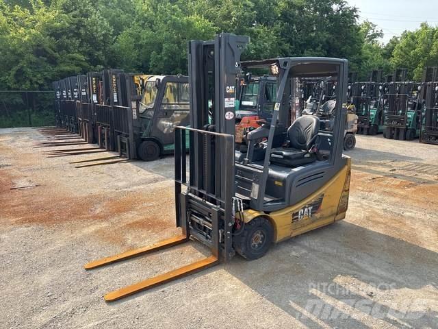 CAT 2ET3000 Chariots élévateurs électriques