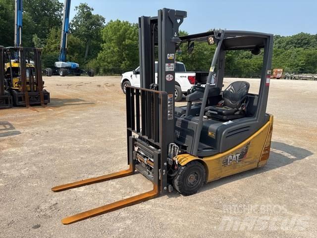 CAT 2ET3000 Chariots élévateurs électriques