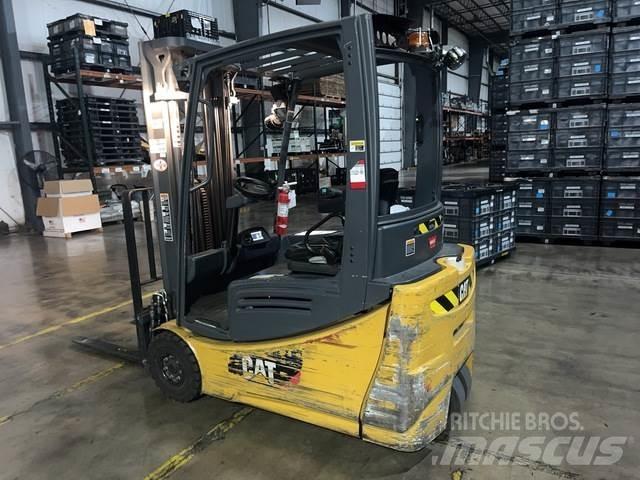 CAT 2ET3000 Chariots élévateurs électriques