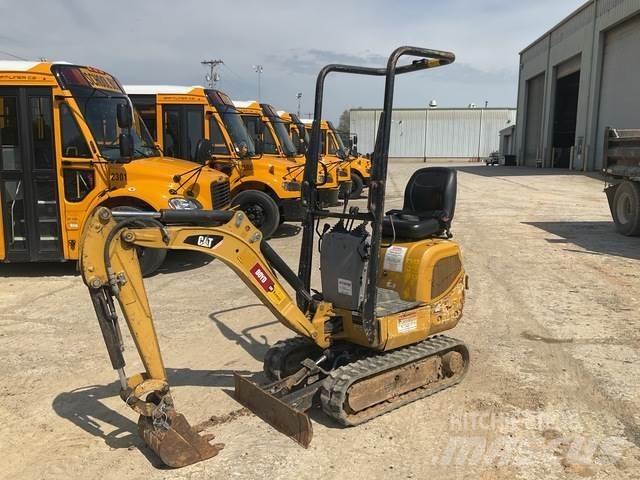 CAT 300.9D Pelle sur chenilles