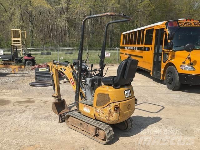 CAT 300.9D Pelle sur chenilles