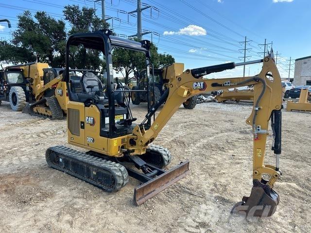 CAT 302CR Pelle sur chenilles