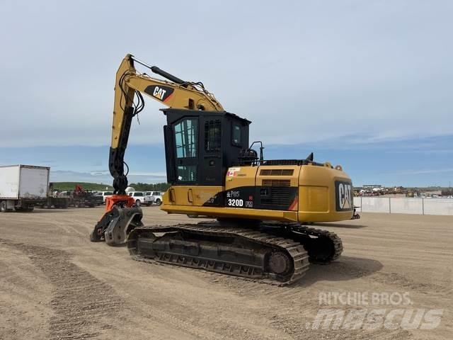 CAT 320DFM Fendeuse, Scie