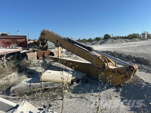 CAT 322C Pelle sur chenilles