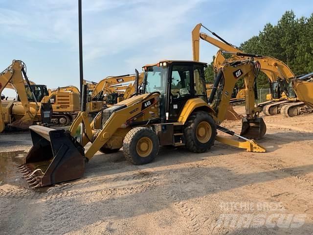 CAT 440 Tractopelle