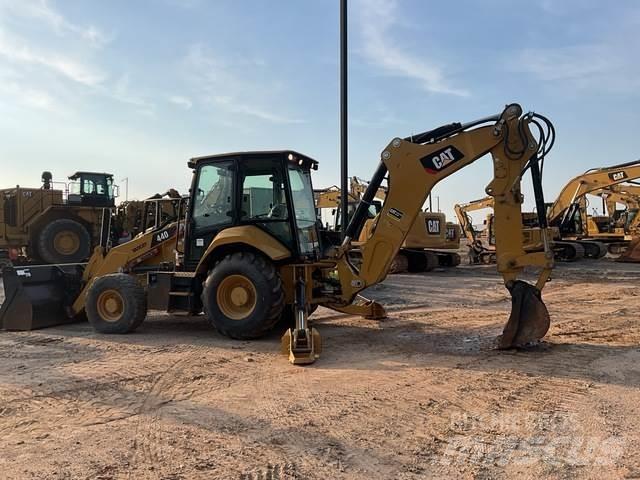CAT 440 Tractopelle