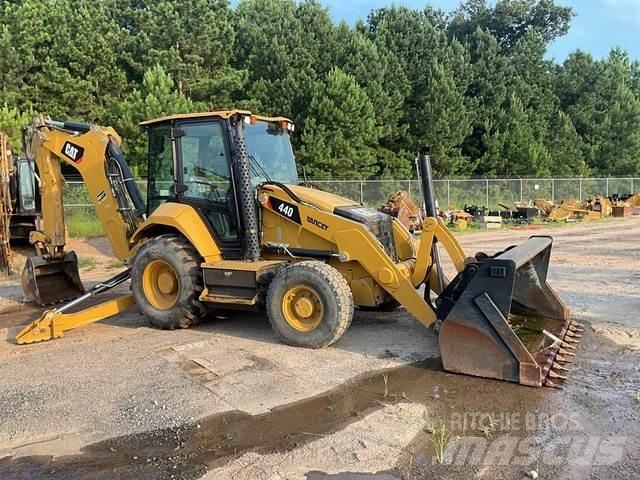 CAT 440 Tractopelle
