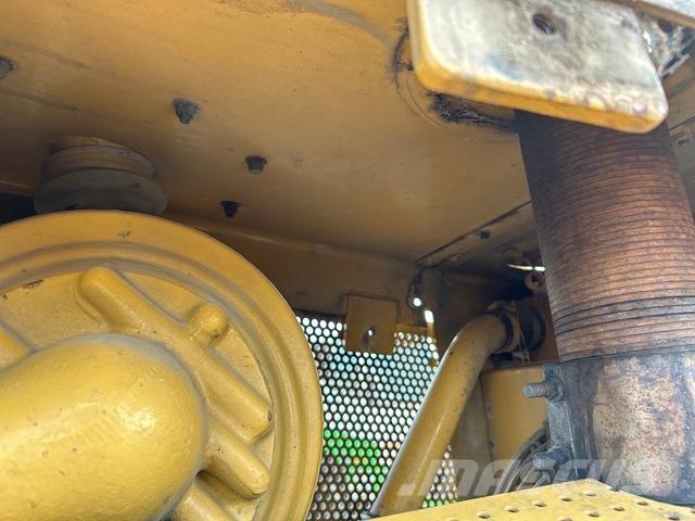 CAT 527 Bouteurs sur chenilles