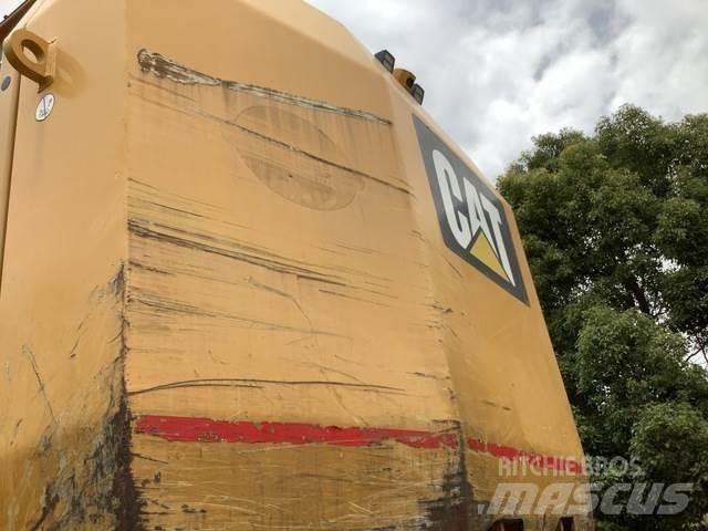 CAT 6015B Pelle sur chenilles